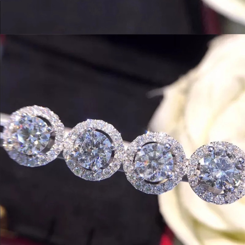 New Women’s 925 Silver Round Cut Diamond Earrings - Picture 2 of 5